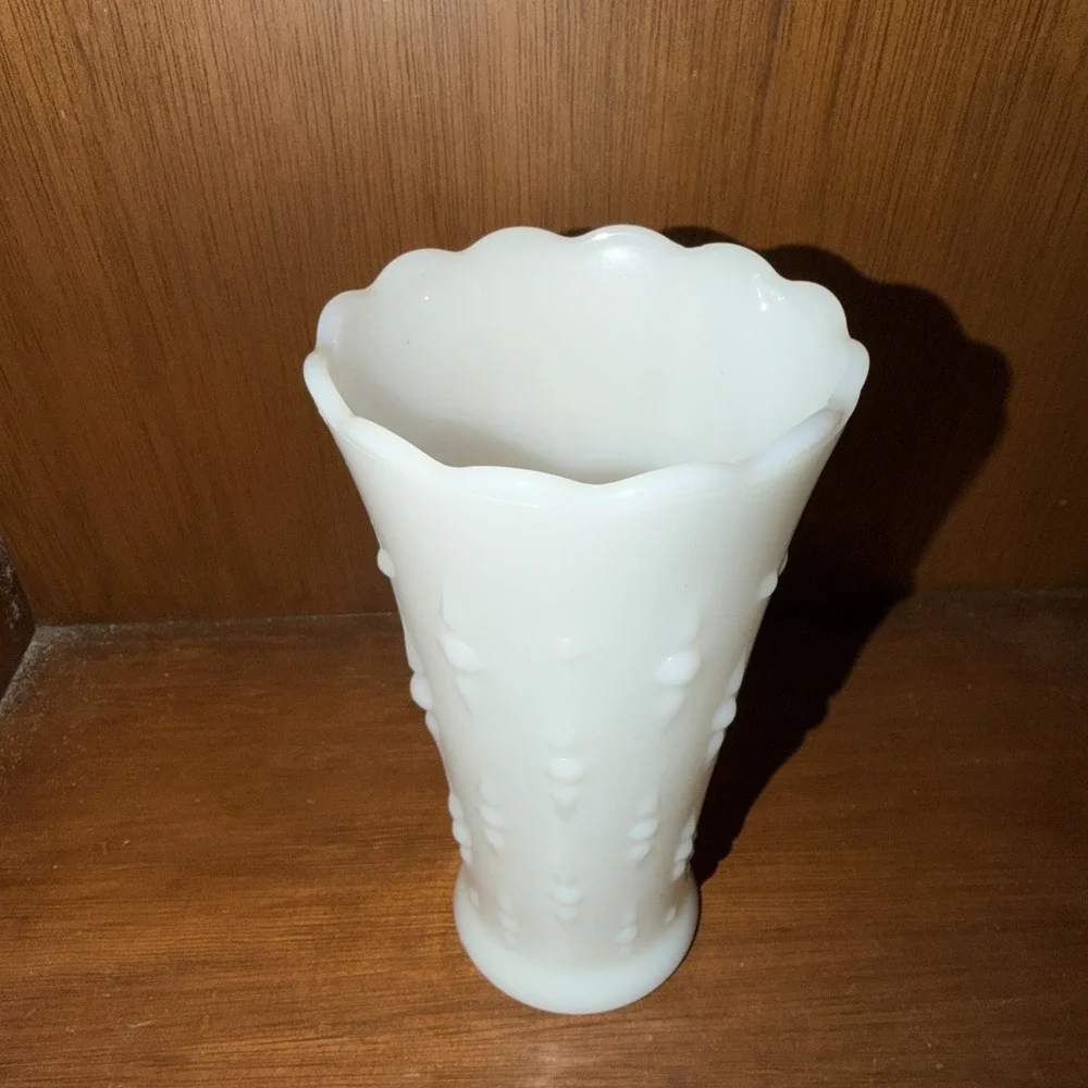 Vintage 1960's Anchor Hocking Vase Teardrop and Pearl Milk White 7.25